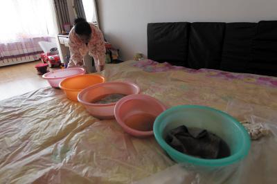 中阳楼上漏水，住户失联，小区没物管，业主维权难！律师来支招……